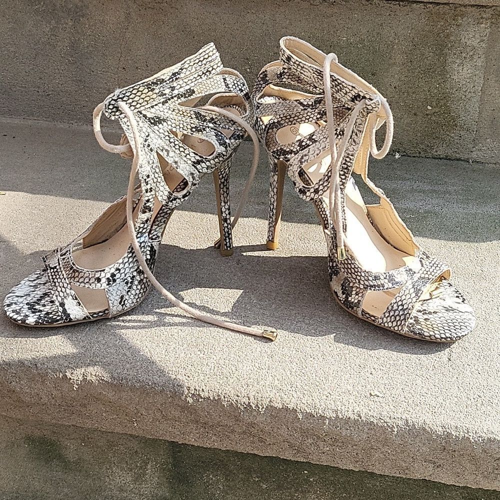 Snake skin heels - Picture 2 of 7